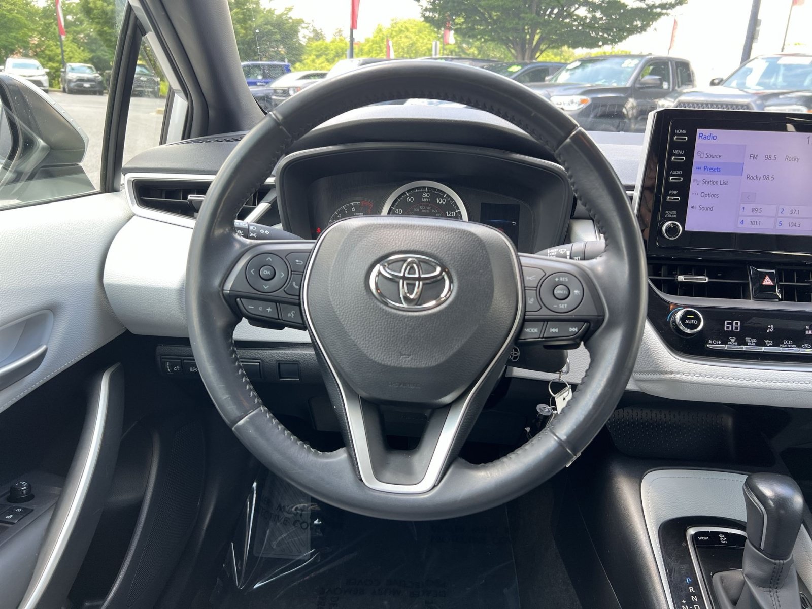 Used 2020 Toyota Corolla SE FWD image 15