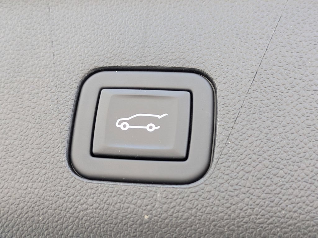 Used 2023 Chevrolet Tahoe LT w/ Luxury Package RWD image 15