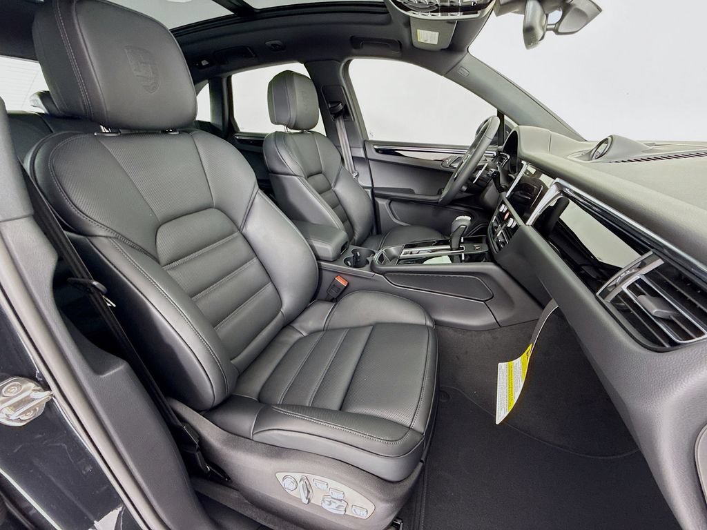 New 2026 Porsche Macan AWD/4WD image 33