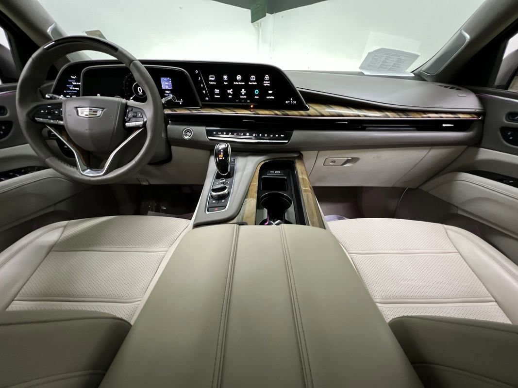 Used 2022 Cadillac Escalade Premium Luxury Platinum w/ LPO, Radiant Package RWD image 17