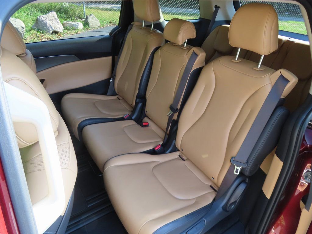 Used 2024 Kia Carnival LX FWD image 34