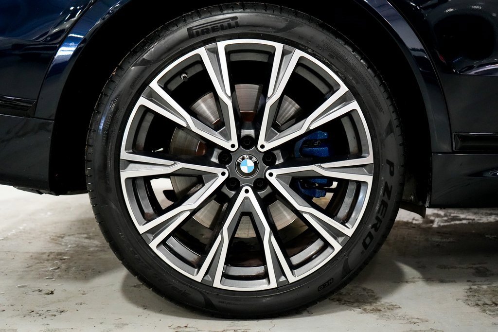 Used 2022 BMW X7 M50i w/ Dynamic Handling Package image 28