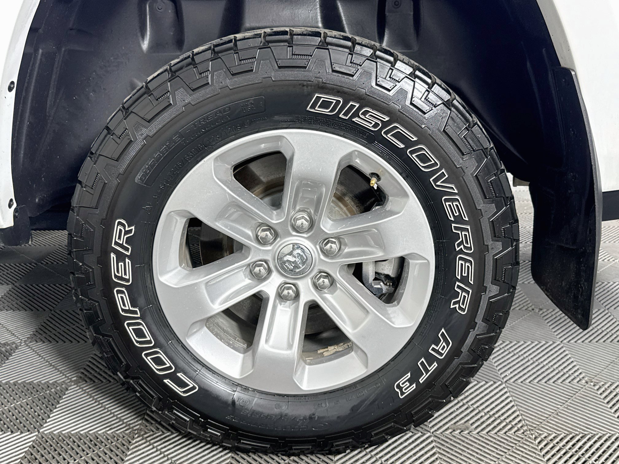 Used 2020 RAM 1500 Laramie AWD/4WD image 35