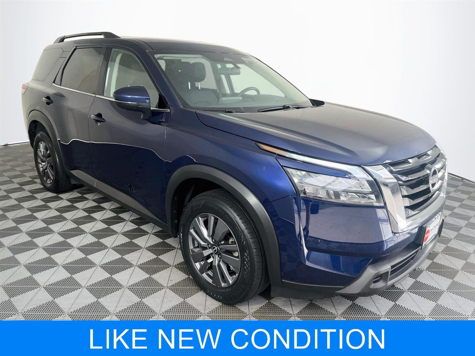 Used 2025 Nissan Pathfinder SV