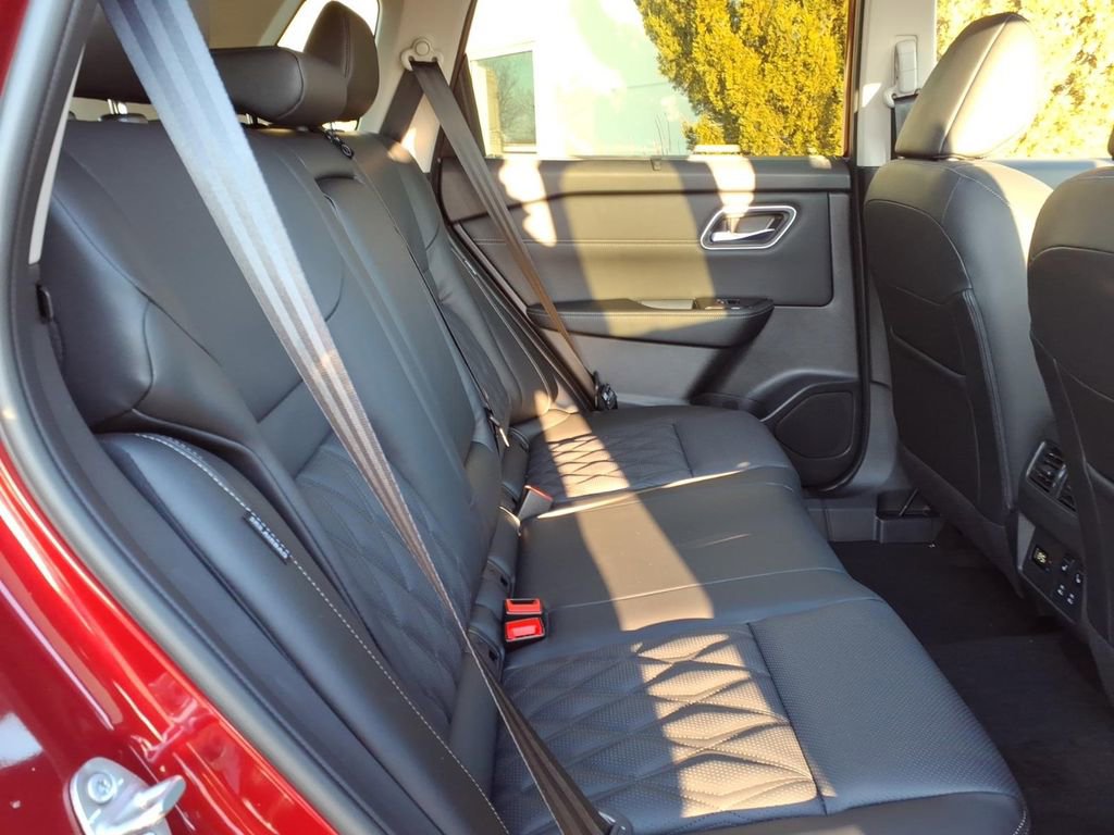 New 2026 Nissan Rogue Platinum w/ Platinum Premium Package image 9