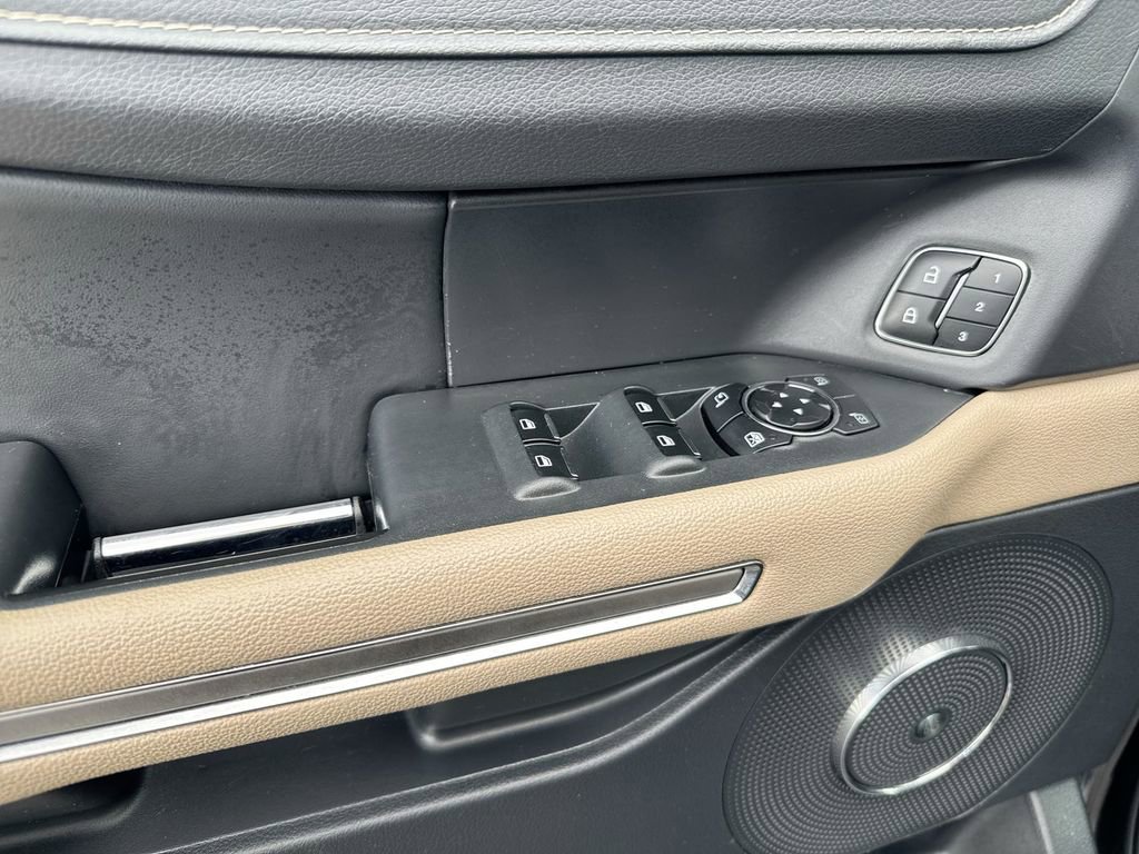 Used 2024 Ford Expedition Limited image 22