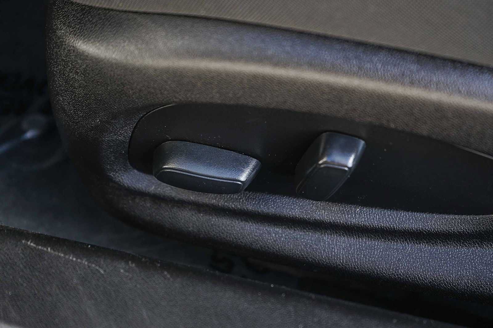 Used 2019 Chevrolet Camaro LT RWD image 17