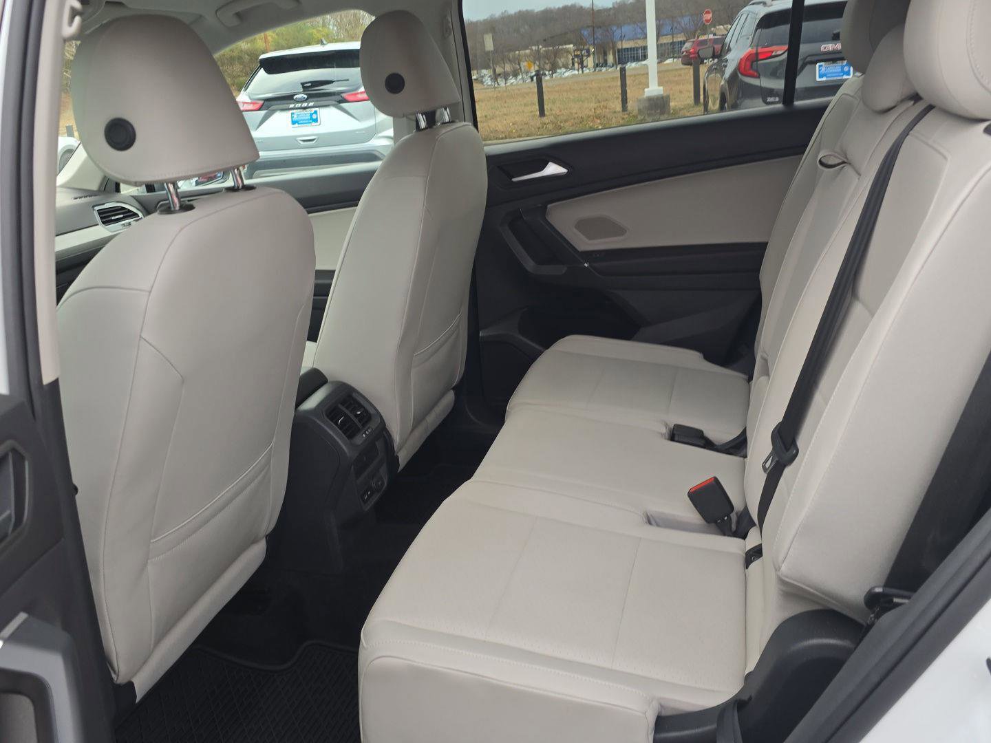 Used 2020 Volkswagen Tiguan SE image 10