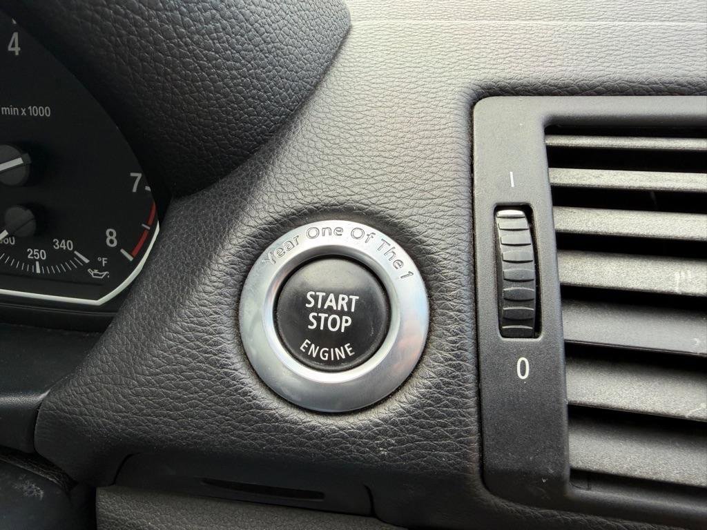 Used 2009 BMW 135i Convertible RWD image 30