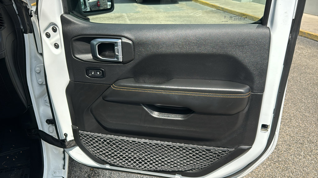 Used 2025 Jeep Wrangler Unlimited Sahara AWD/4WD image 25