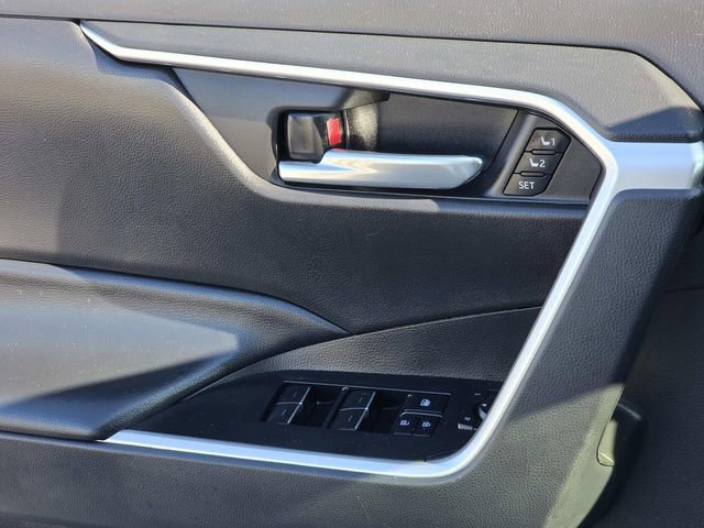 Used 2022 Toyota RAV4 XLE Premium image 19
