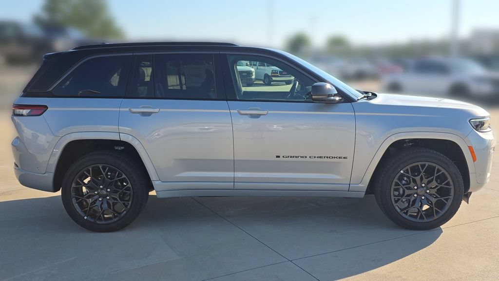 New 2026 Jeep Grand Cherokee Summit w/ Obsidian Package AWD/4WD image 6