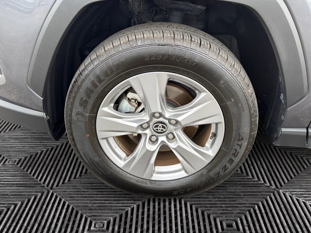 Used 2025 Toyota RAV4 LE AWD/4WD image 14
