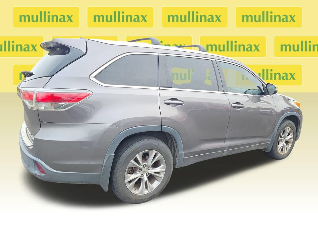 Used 2014 Toyota Highlander XLE AWD/4WD image 3