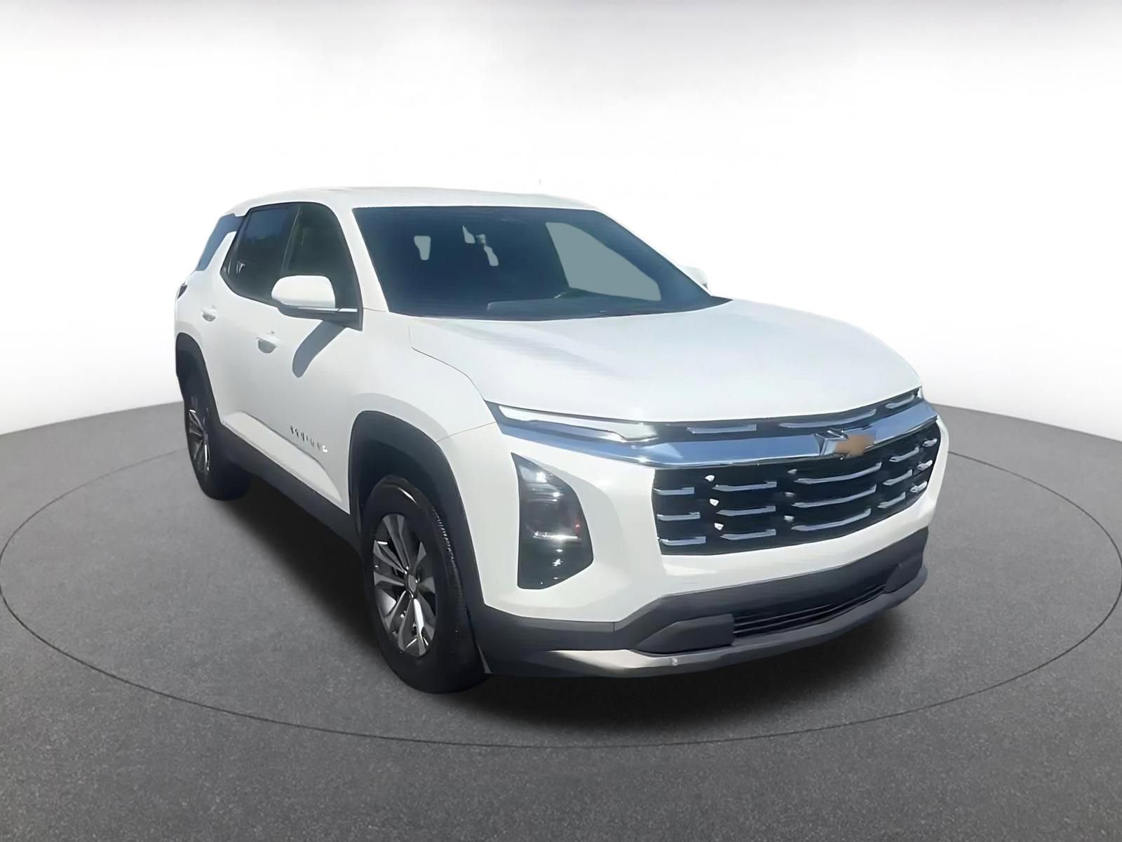 Used 2025 Chevrolet Equinox LT FWD image 3
