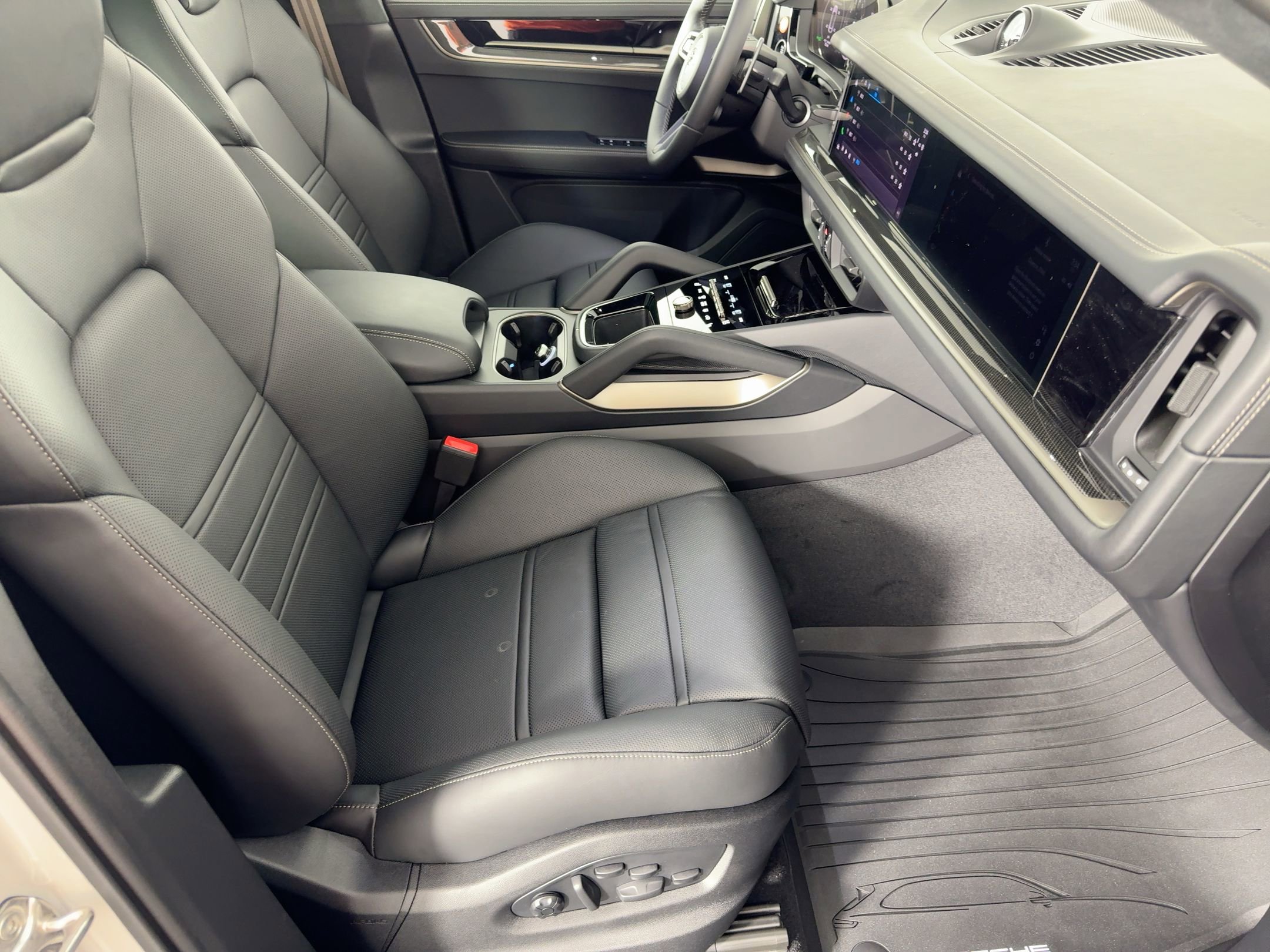 New 2026 Porsche Cayenne Turbo image 30