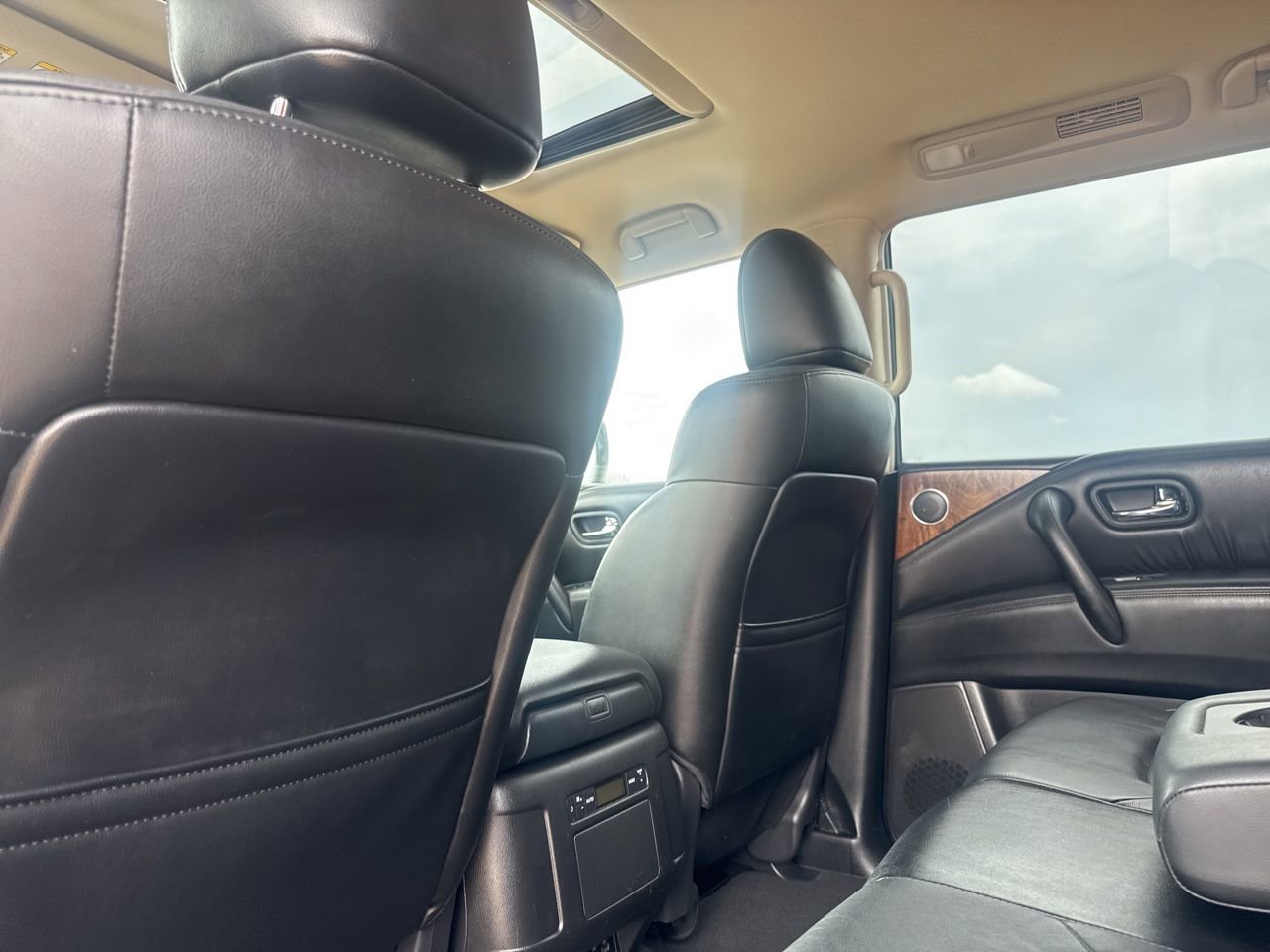 Certified 2024 Nissan Armada SL image 38