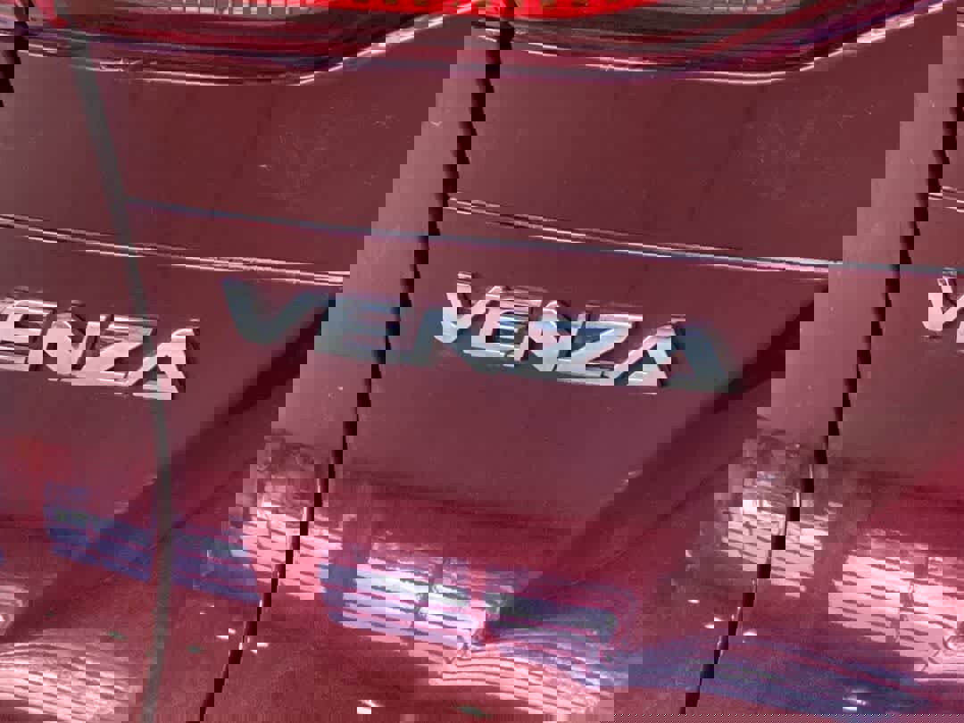 Used 2021 Toyota Venza XLE w/ Softex Package image 11