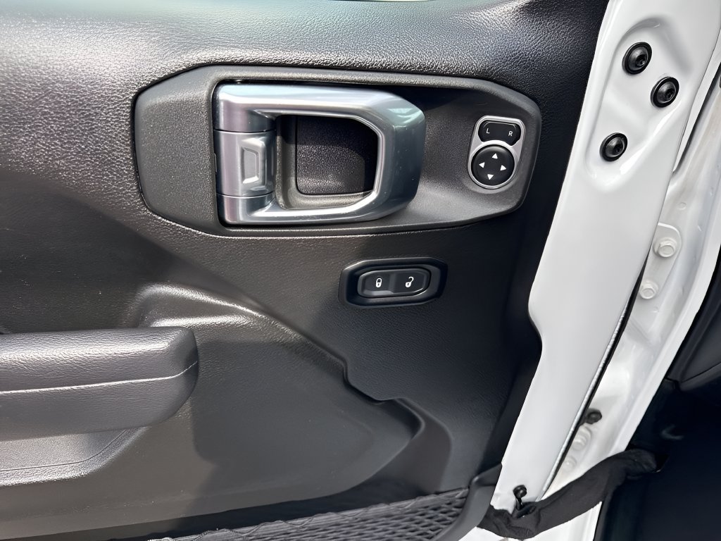 Used 2025 Jeep Wrangler Unlimited Sport AWD/4WD image 27