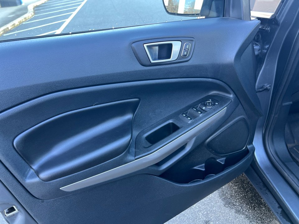 Used 2021 Ford EcoSport Titanium image 35