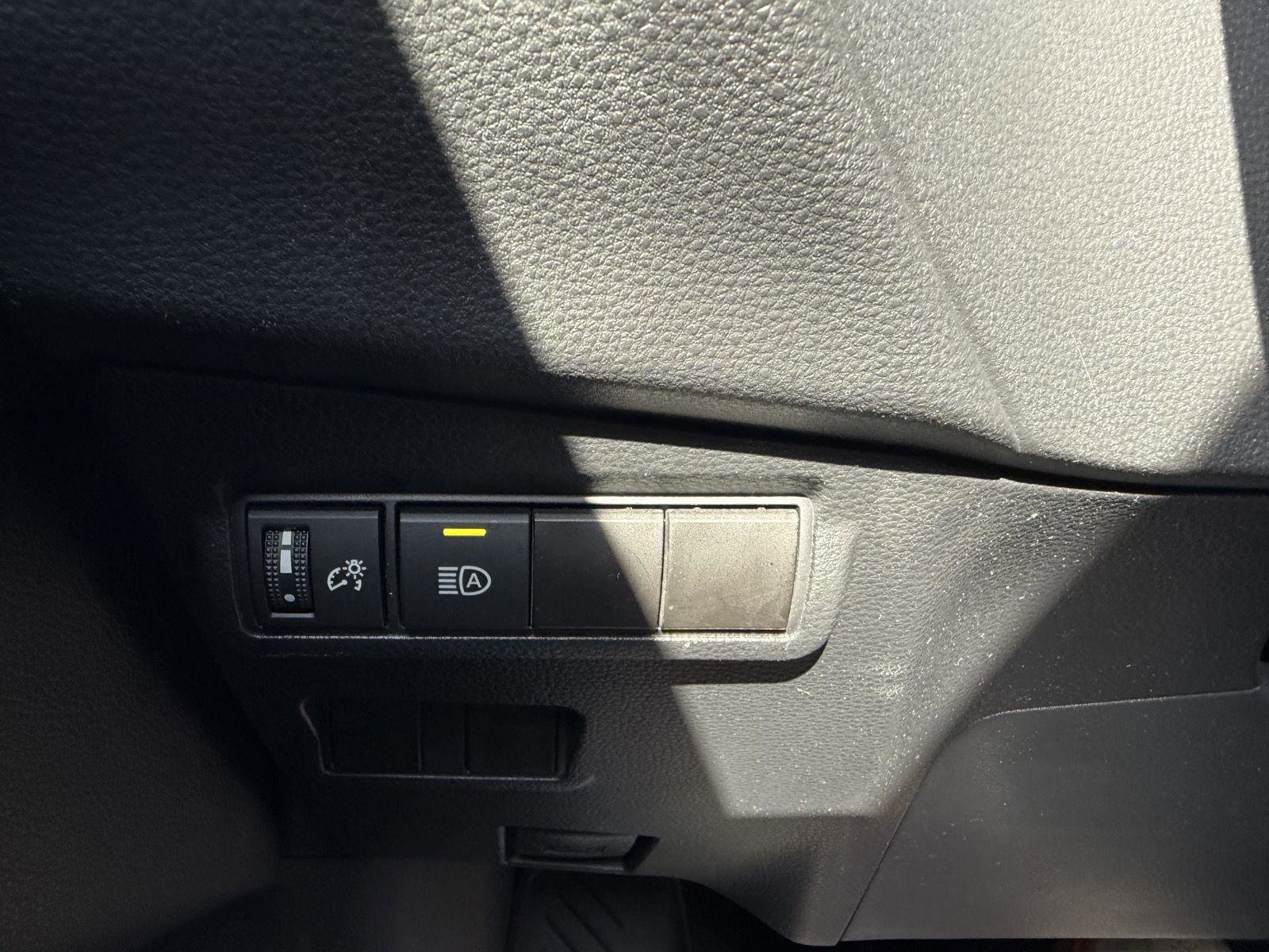 Used 2023 Toyota Corolla Cross LE image 22