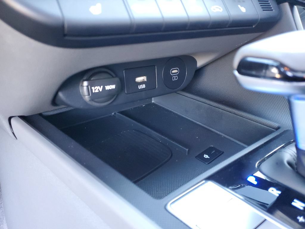 Used 2025 Hyundai Elantra SEL FWD image 29