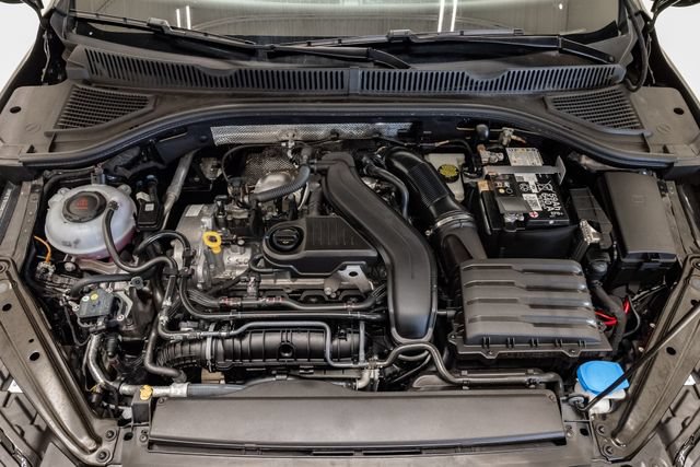 Used 2025 Volkswagen Jetta SE w/ Sunroof Package FWD image 3