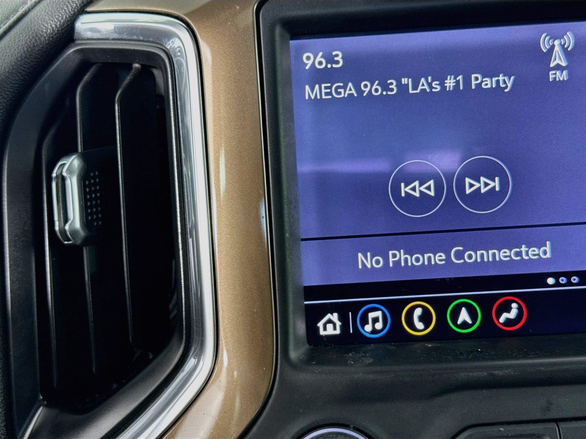 Used 2019 Chevrolet Silverado 1500 High Country w/ Technology Package RWD image 17