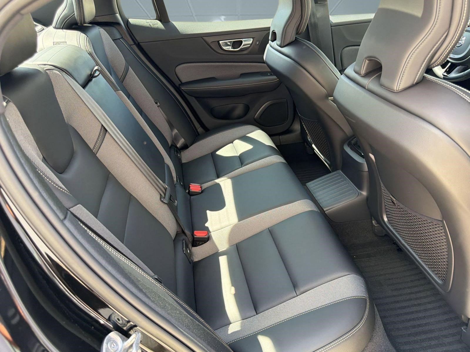 Used 2022 Volvo S60 T8 R-Design w/ Advanced Package AWD/4WD image 27