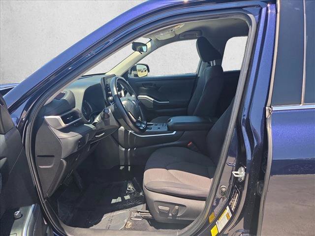 Used 2022 Toyota Highlander LE FWD image 15