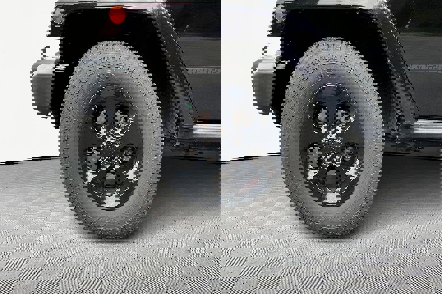 Used 2015 Jeep Wrangler Altitude image 32