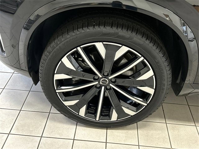 Certified 2025 Volvo XC90 B6 Plus image 8