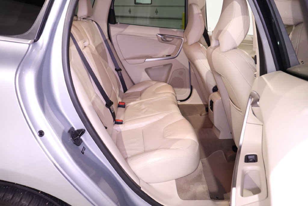 Used 2011 Volvo XC60 T6 AWD/4WD image 29