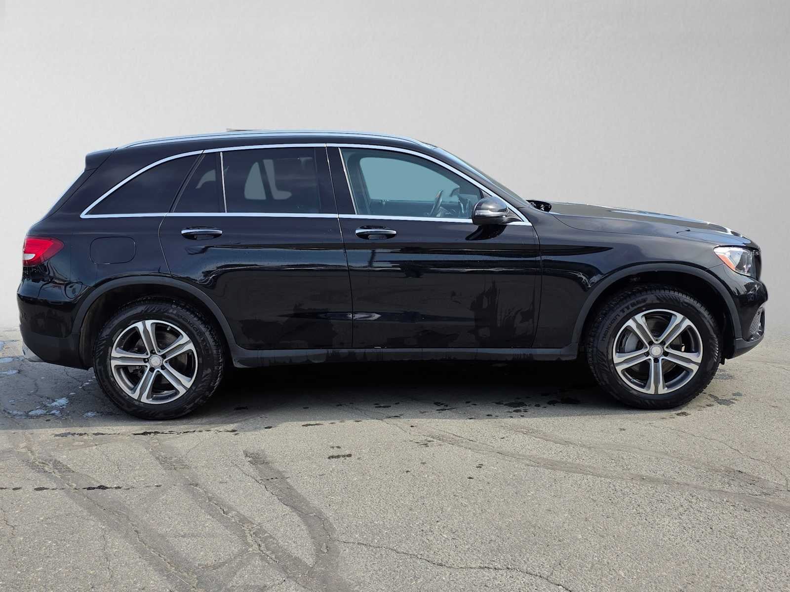 Used 2017 Mercedes-Benz GLC 300 4MATIC image 2