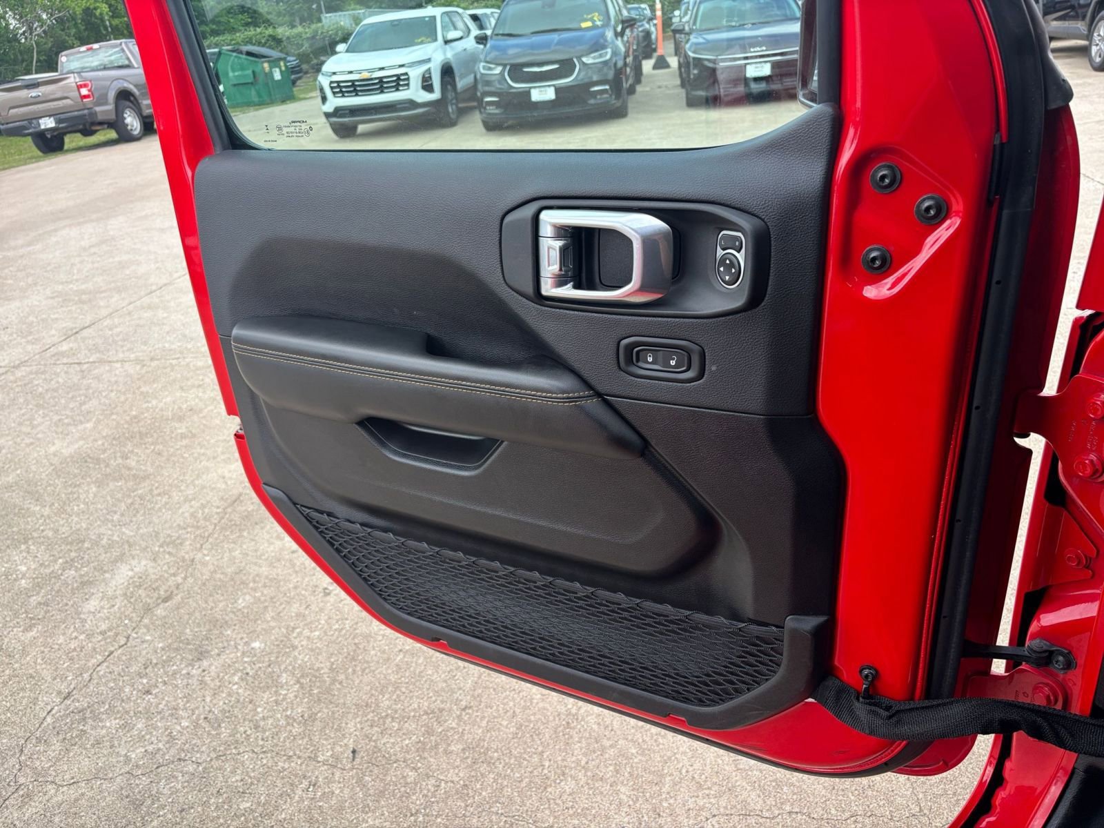Used 2025 Jeep Wrangler Unlimited Sahara AWD/4WD image 18