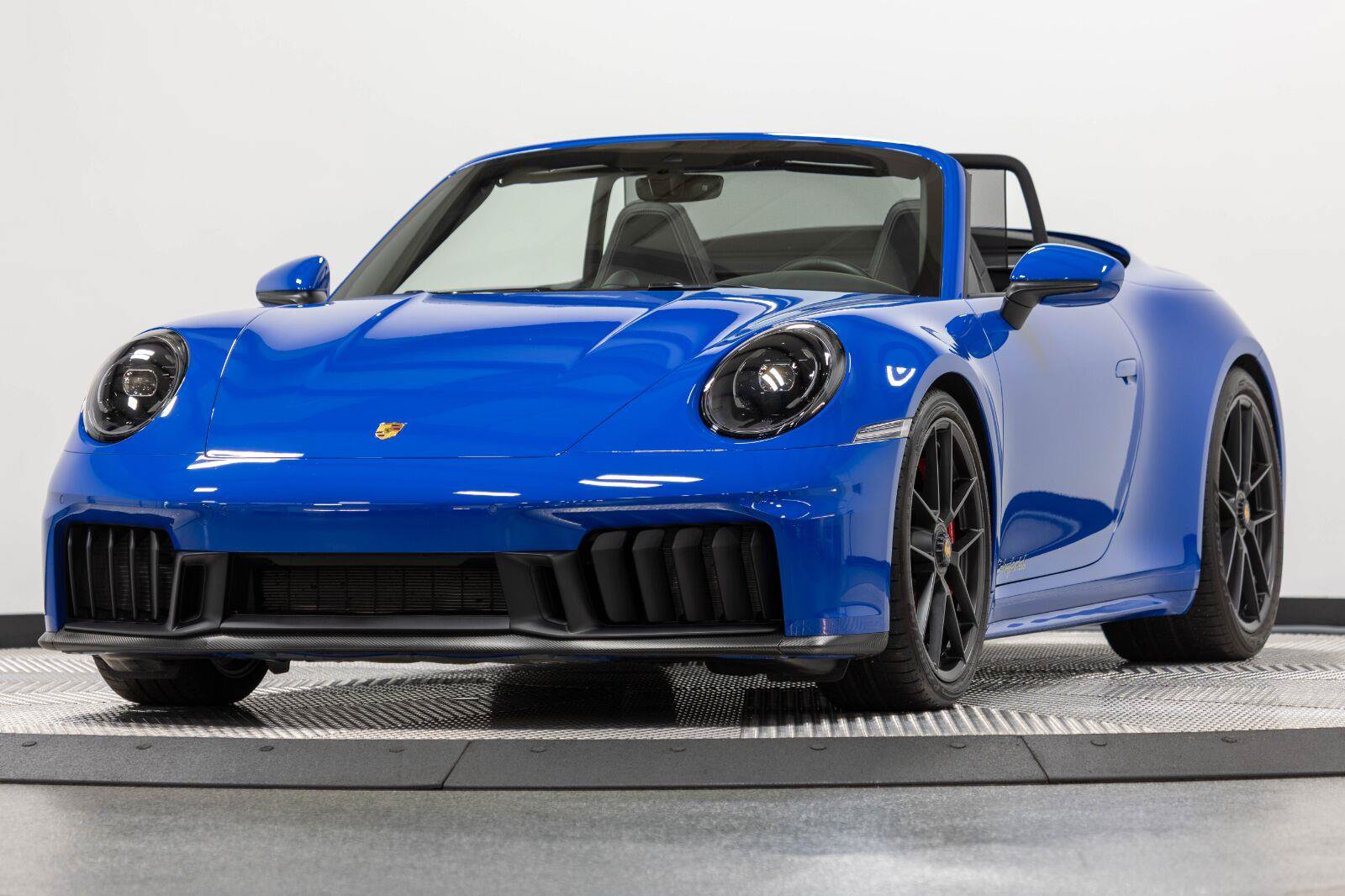 Used 2026 Porsche 911 Carrera 4 GTS AWD/4WD image 18