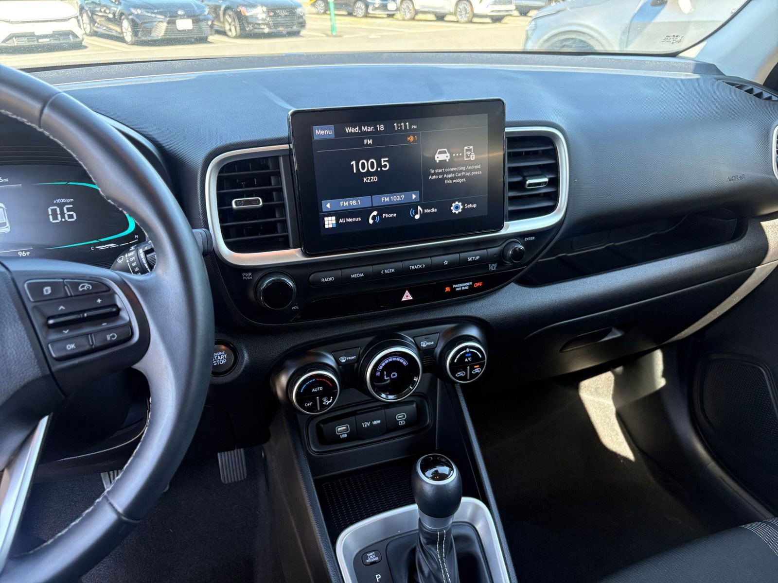 Used 2025 Hyundai Venue SEL image 17