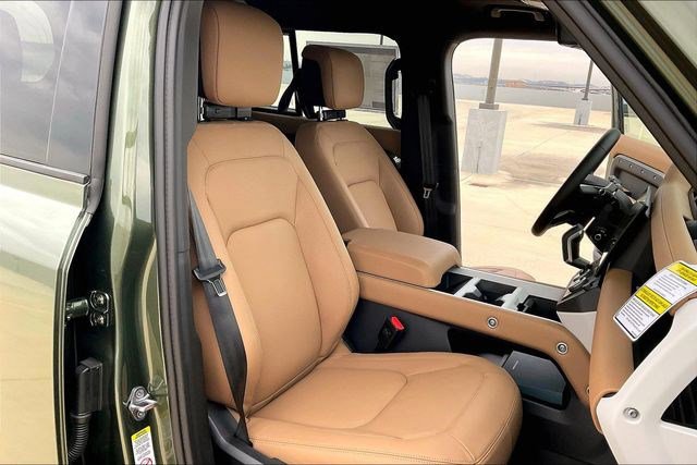 New 2026 Land Rover Defender 110 X-Dynamic SE image 12