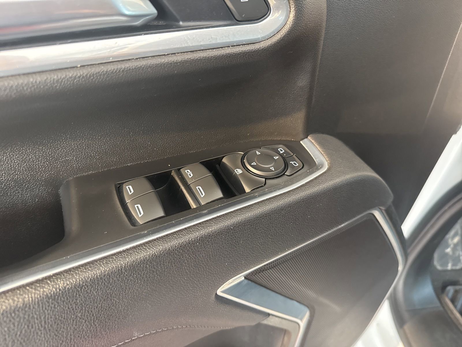 Used 2025 Chevrolet Silverado 2500 LT w/ Convenience Package image 21