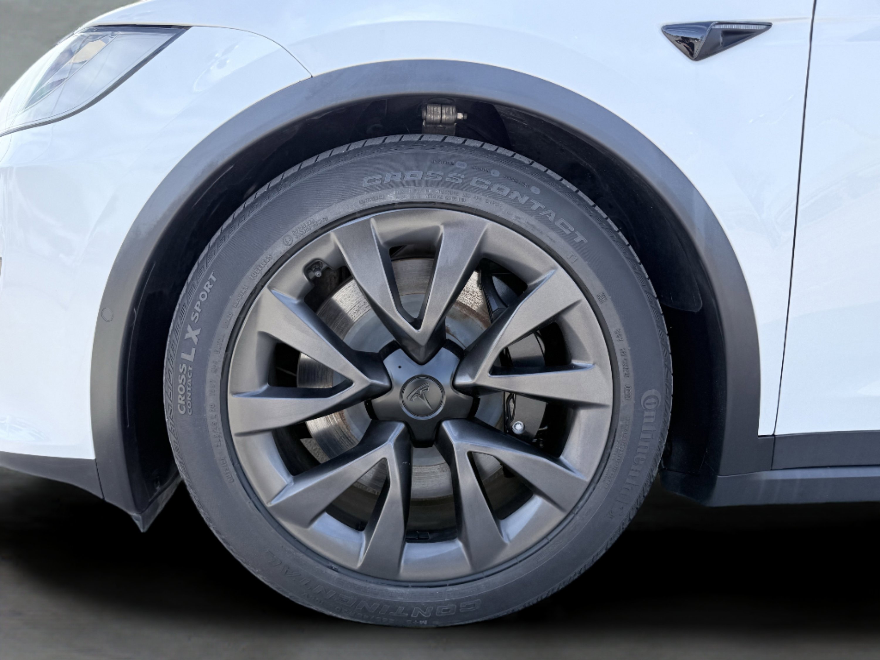 Used 2023 Tesla Model X image 18