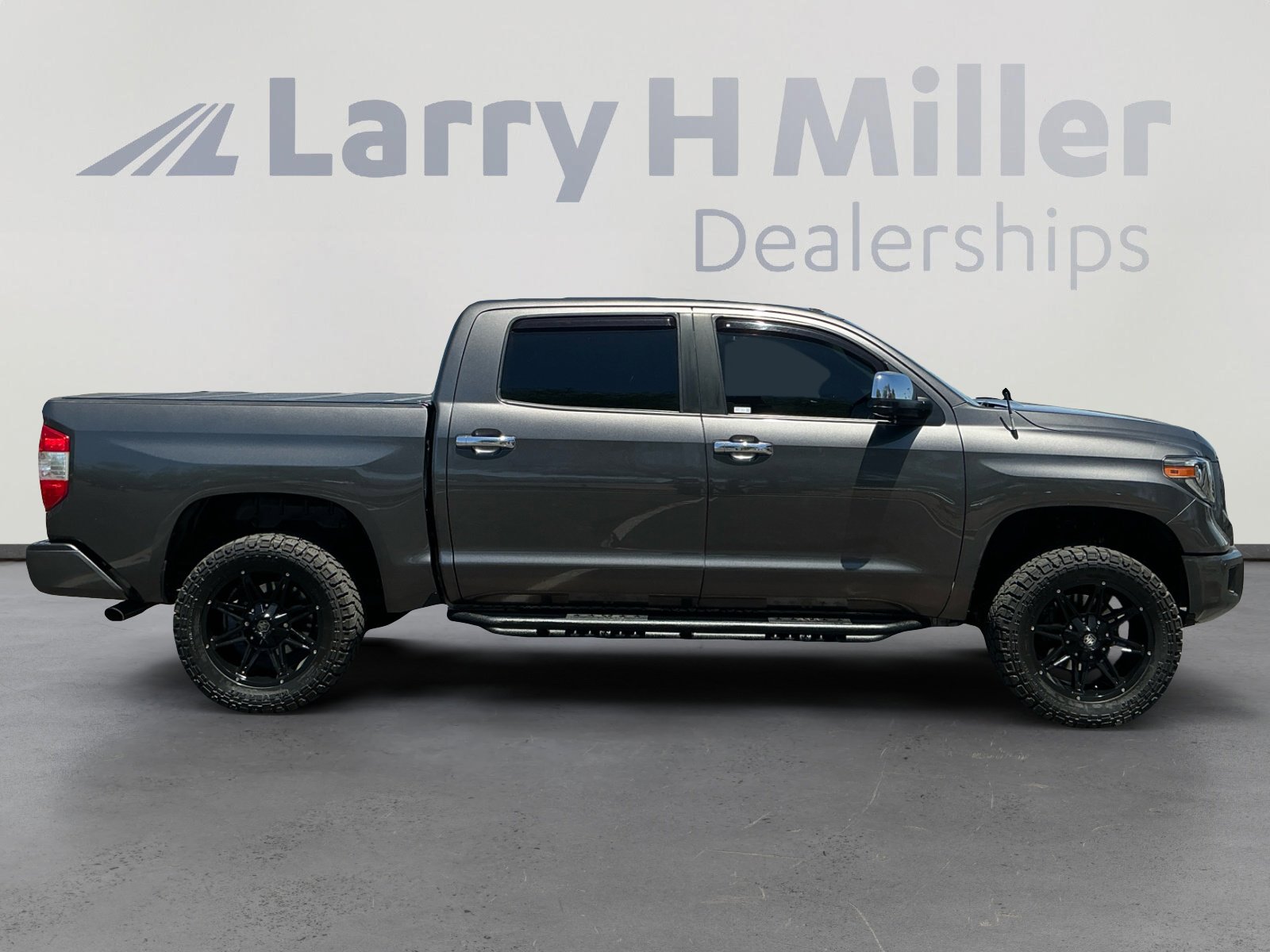 Used 2015 Toyota Tundra Limited w/ Limited Premium Package AWD/4WD image 6