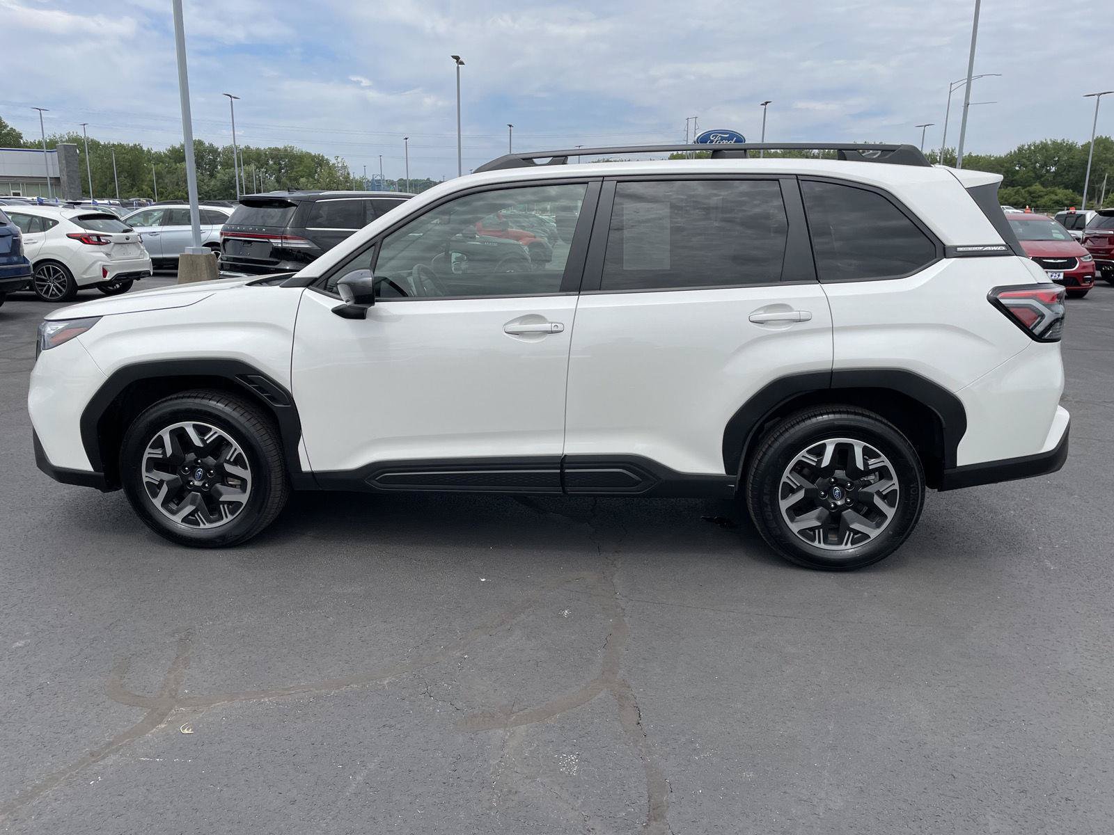 Used 2025 Subaru Forester Premium AWD/4WD image 2