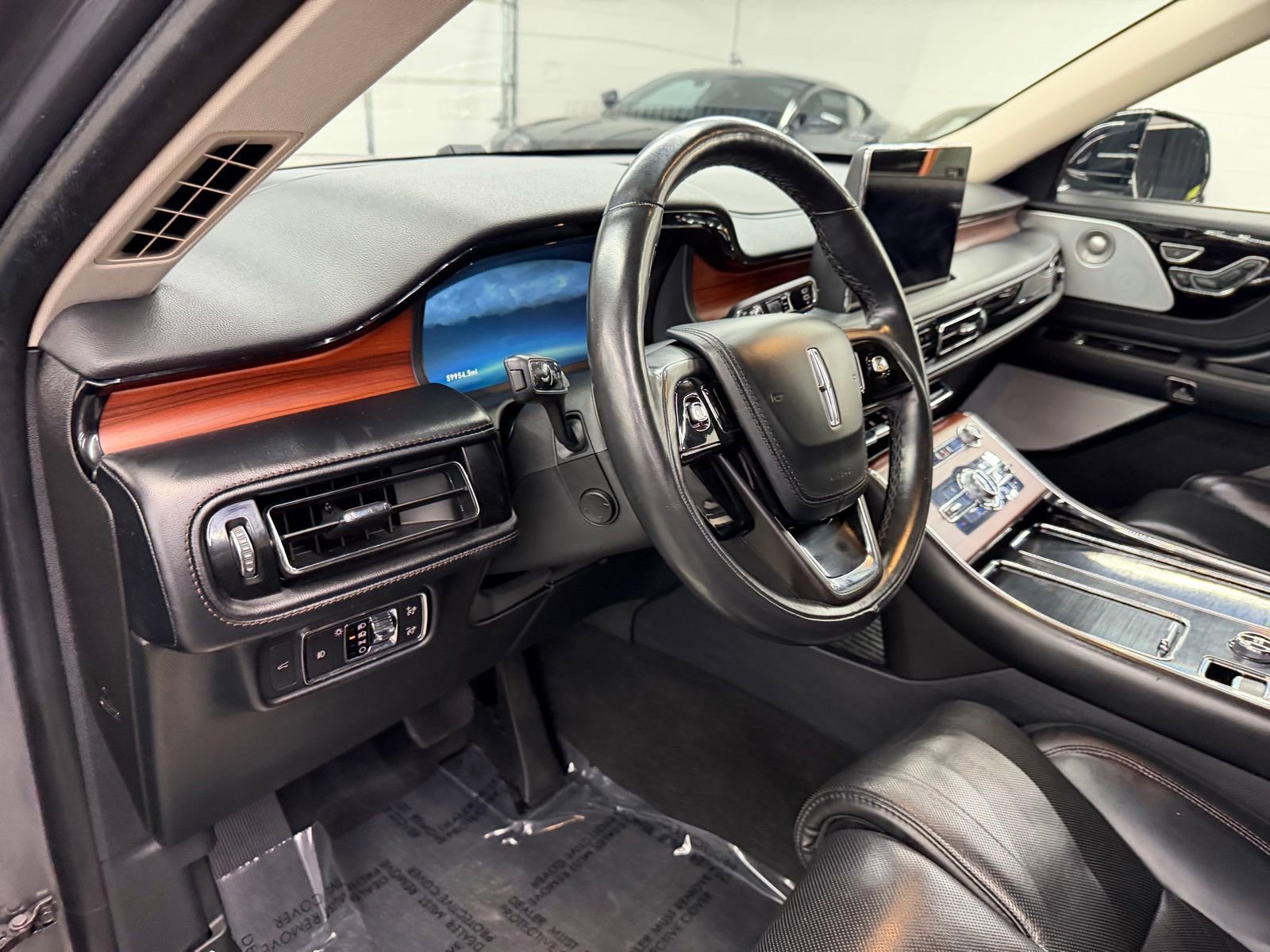 Used 2022 Lincoln Aviator Reserve w/ Equipment Group 201A image 17