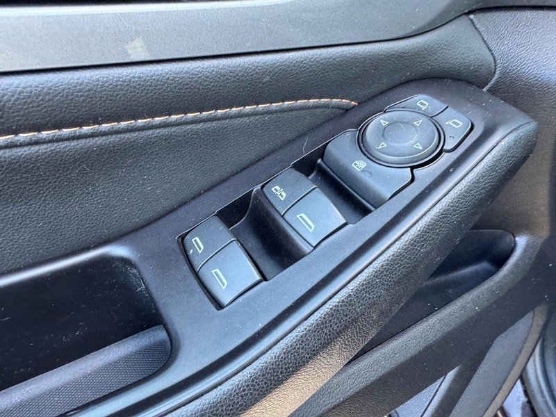 Used 2020 Chevrolet Traverse LT image 19