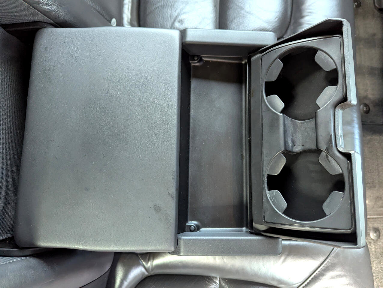 Used 2010 Volvo XC70 3.2 image 46