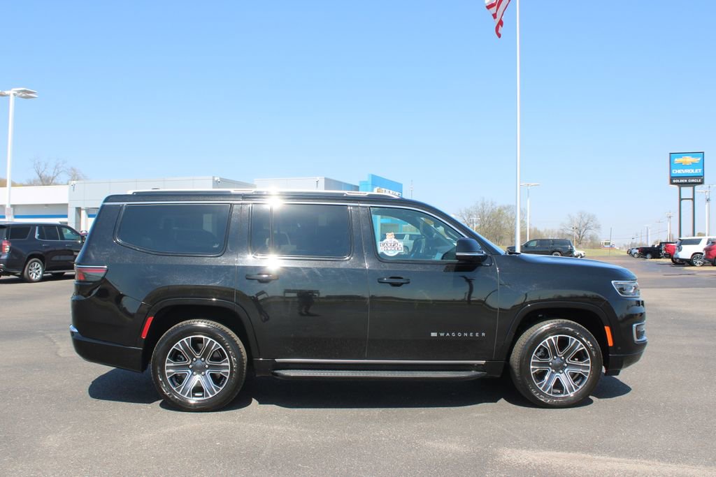 Used 2024 Jeep Wagoneer Series II w/ Flexible Seating Group image 11