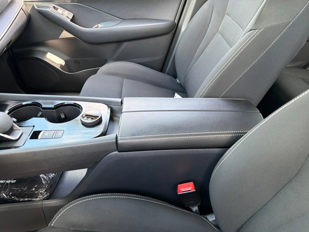 Used 2024 Nissan Rogue S AWD/4WD image 13