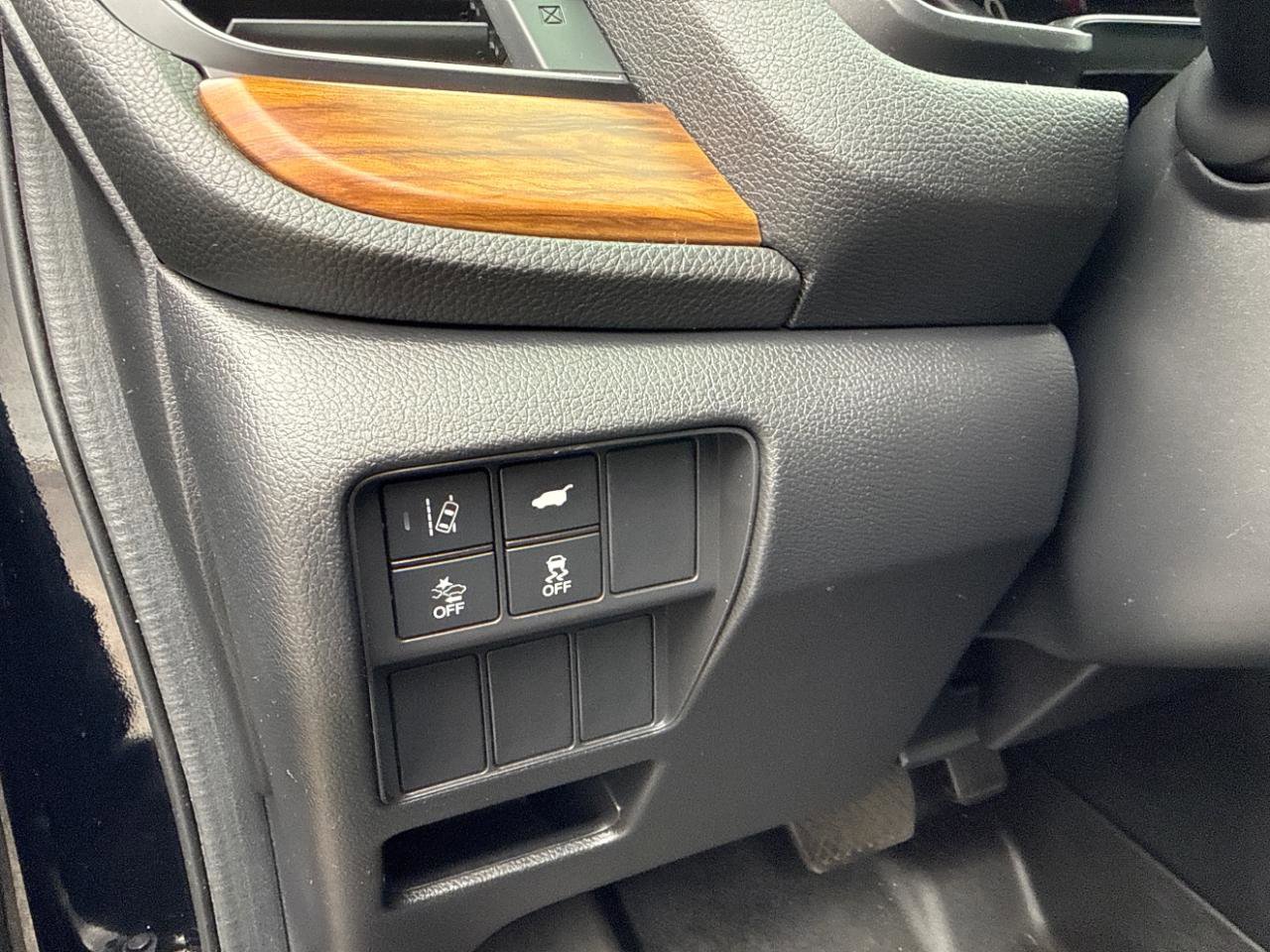 Used 2018 Honda CR-V Touring image 15