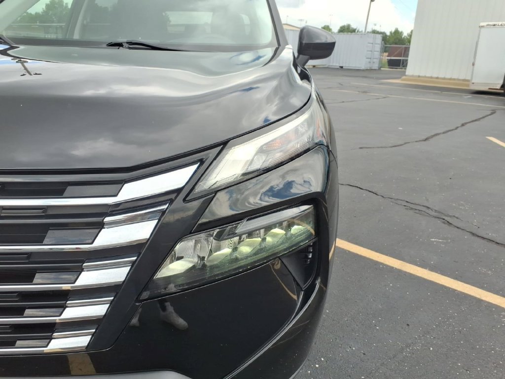 Used 2024 Nissan Rogue SV FWD image 29