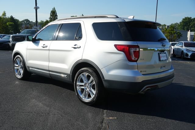 Used 2017 Ford Explorer XLT w/ Equipment Group 202A FWD image 5